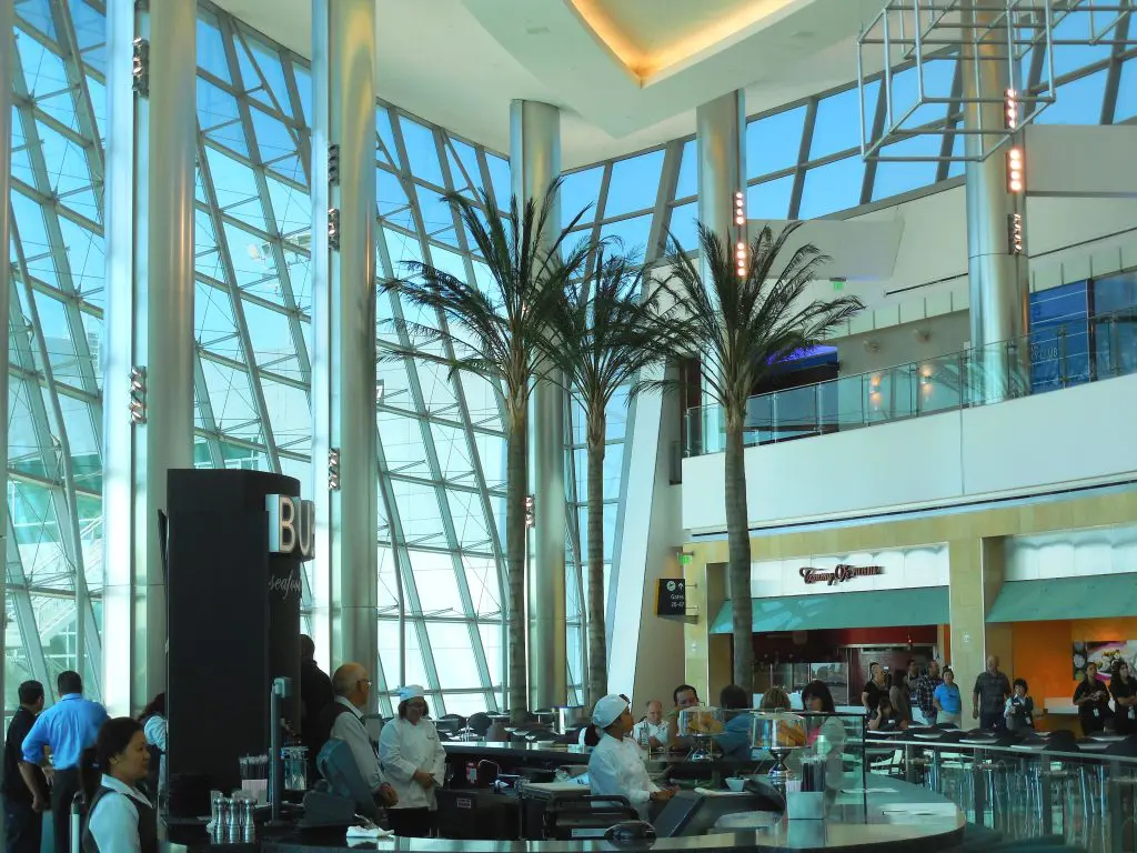 PALMS QUEEN SD AIRPORT 2 scaled